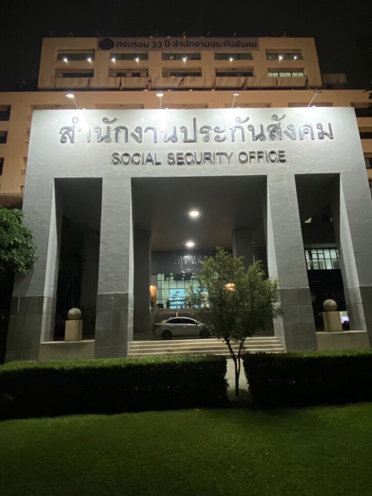 ผลงานการติดตั้งสปอร์ตไลท์ LED 200W RICH COOLER ณ สำนักงานประกันสังคม
