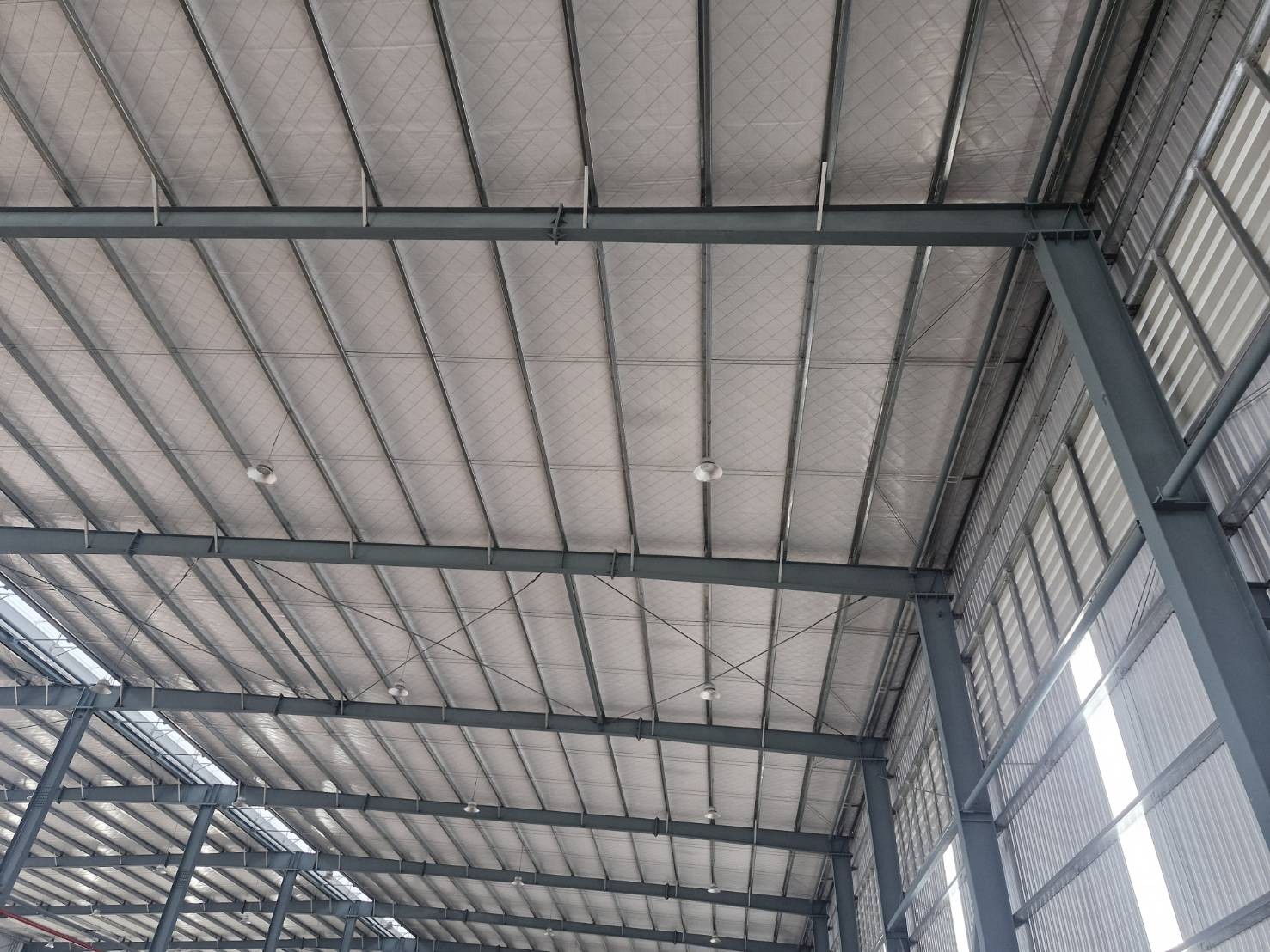 ผลงานติดตั้งโคมไฮเบย์ Turbo 200w บริษัท โบฟาน ซานิทารี่ แวร์